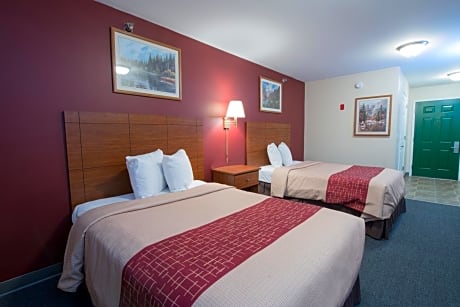  Suite with Two Double Beds with Kitchenette Disability Access Roll-In Shower Non-Smoking