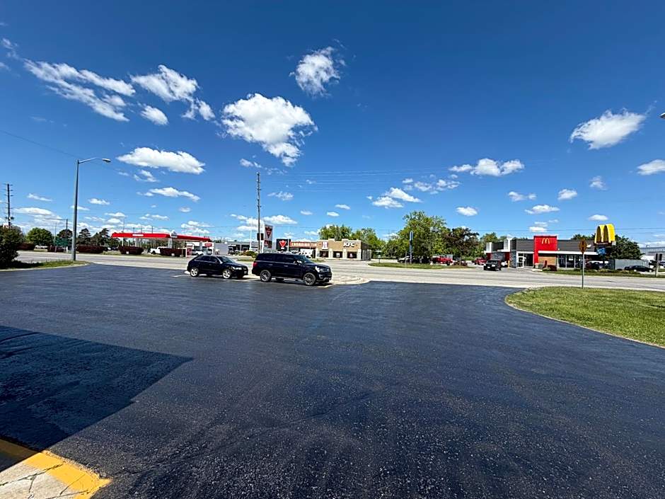 Perth Plaza Inn & Suites