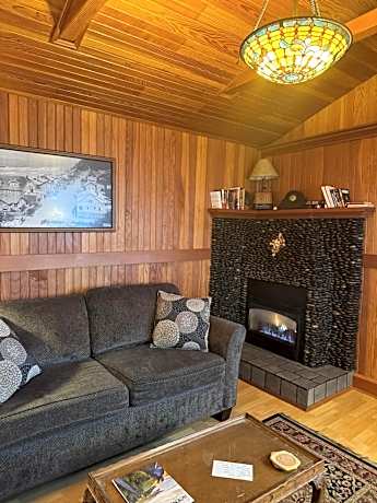 Deluxe Double Room (2 Adults + 1 Child)