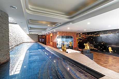 Suite with Private Pool