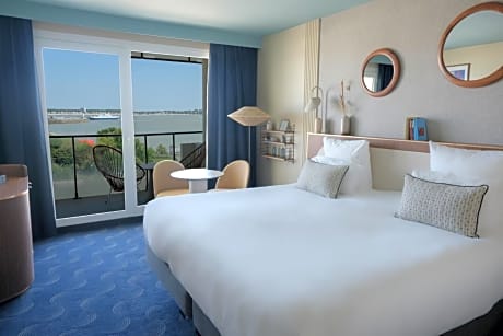 Superior Room with Sea View and Balcony