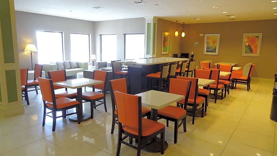 Holiday Inn Express Hotel Kansas City - Bonner Springs By IHG