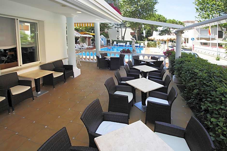 Hotel Villa dei Fiori - sul mare con piscina