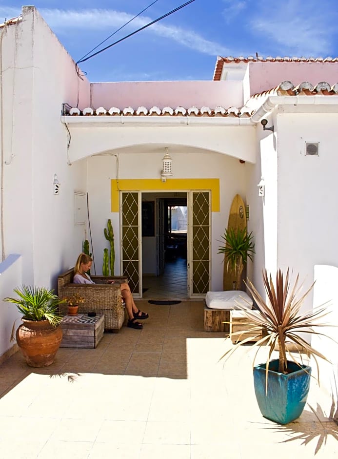 Bura Surfhouse