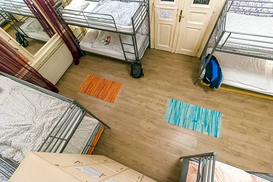Baroque Hostel & Coworking