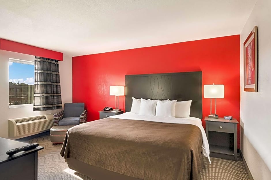 Clarion Inn & Suites Russellville I-40