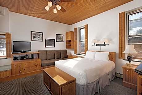 Independence Square 311, Best Location! Hotel Room with Rooftop Hot Tub in Aspen
