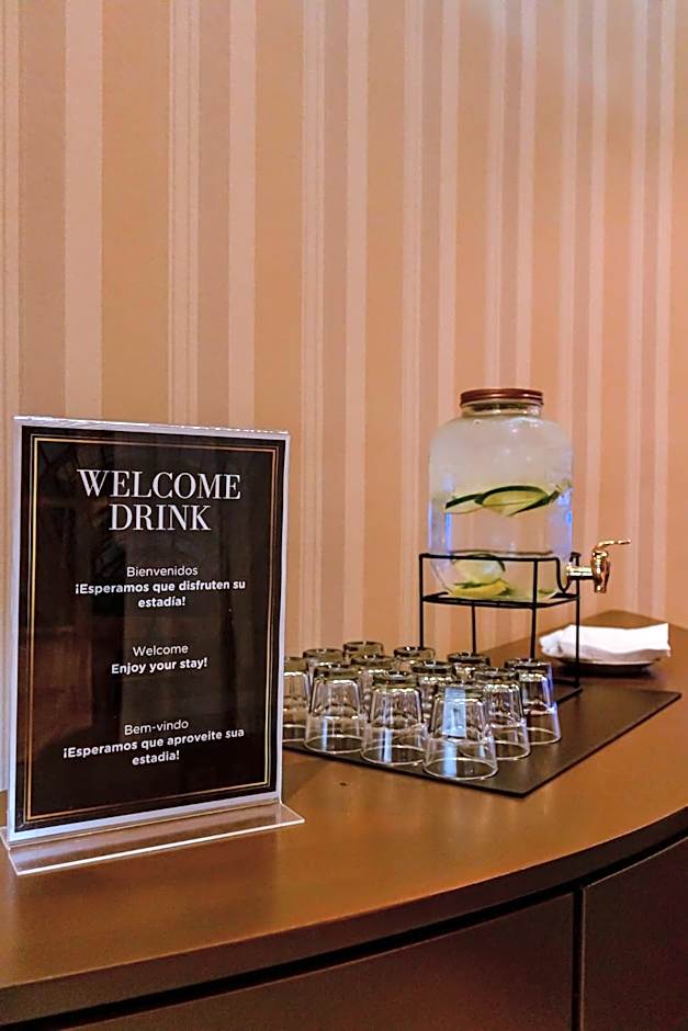 Howard Johnson Plaza by Wyndham Buenos Aires Florida Street