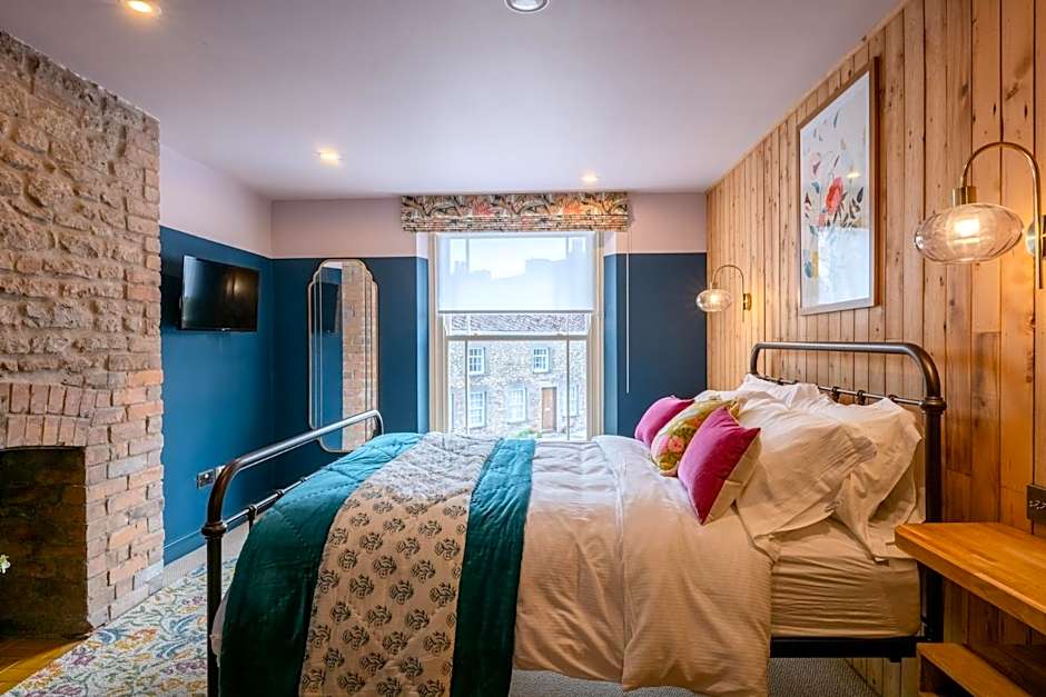 The Sheep and Penguin