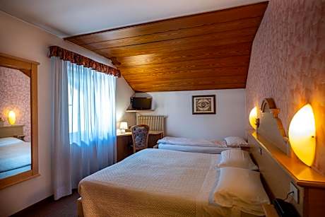 Economy Triple Room