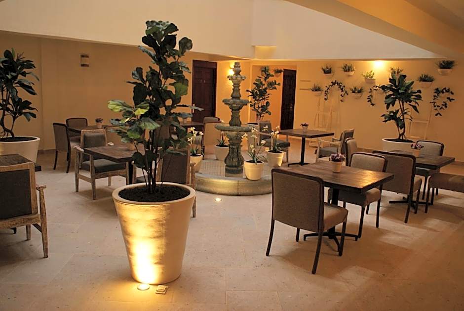 Ramada Plaza by Wyndham Leon