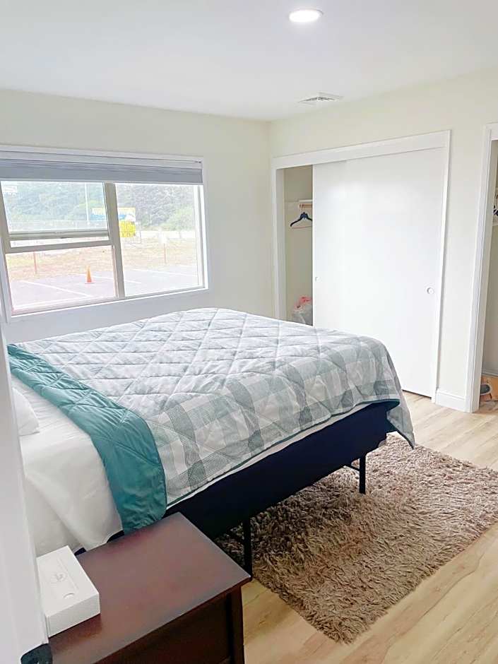 Crescent Beach Motel