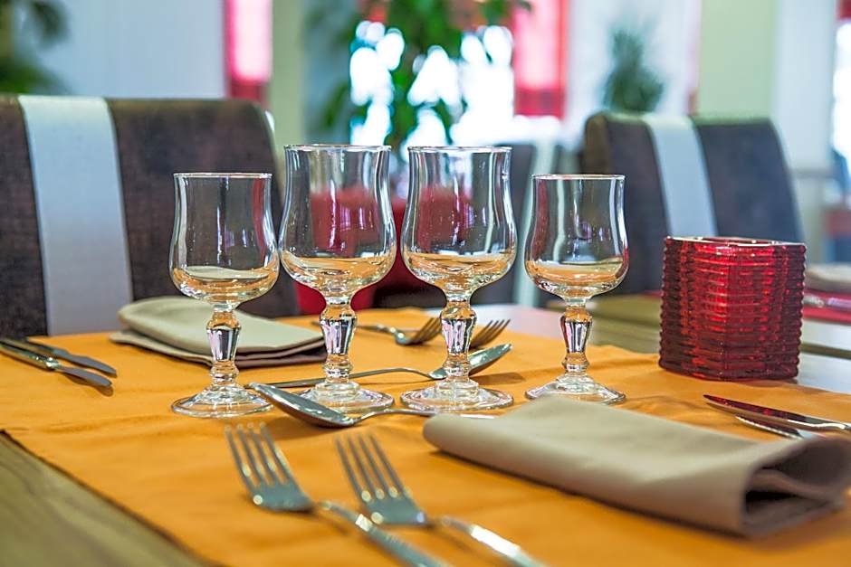 KYRIAD ORANGE Centre Ville - HOTEL RESTAURANT BAR - Galerie d'Art des Princes - Provence Alpes Côte d'Azur - France - Proche A7-A9 - exit21- Châteauneuf-du-Pape Avignon Bollene Nimes Valence - 24h-24h