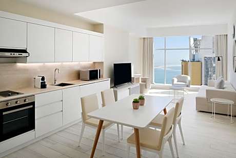 One Bedroom Apartment, Partial Sea View, Beach Access