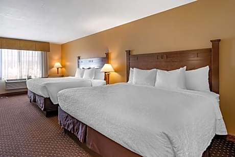 2 QUEEN BEDS,MOBILITY ACCESSIBLE,ROLL IN SHOWER,NSMK,FULL BREAKFAST