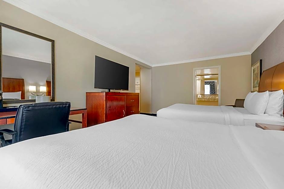 Best Western Plus Marina Shores Hotel