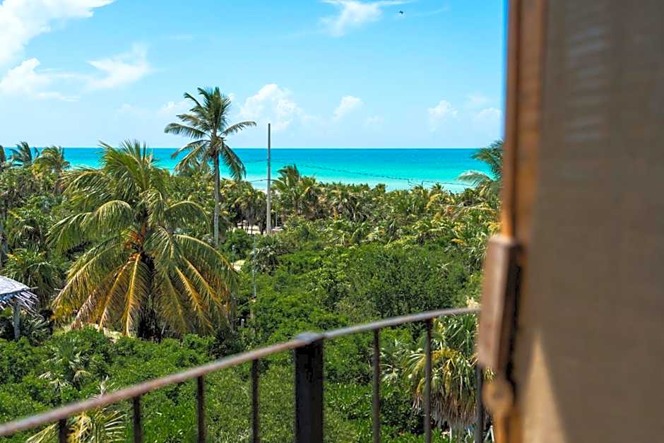 Casa Mia El Cuyo Eco Beach Boutique Hotel