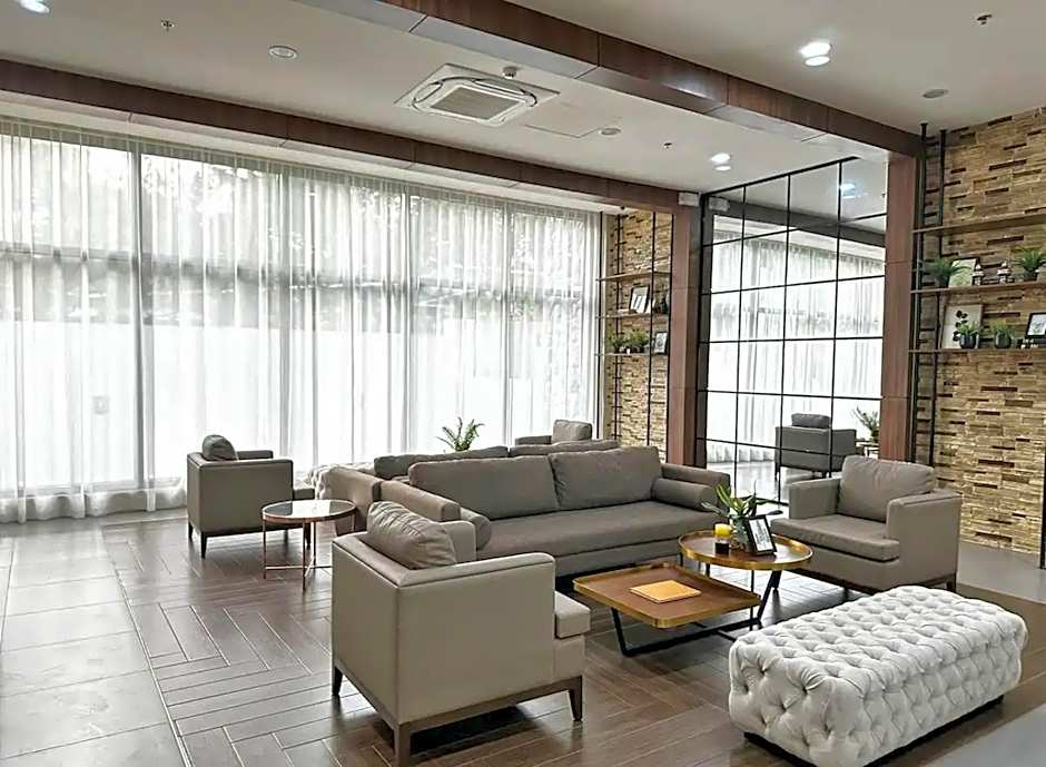 Brenthill Condo Suite
