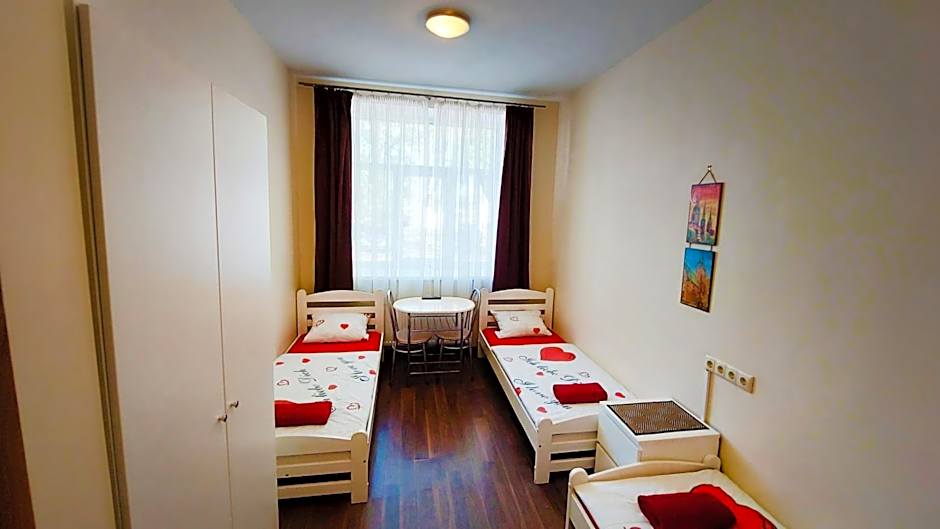 Happy Hotel