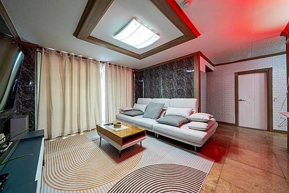 Dubai Motel – Daejeon, FL