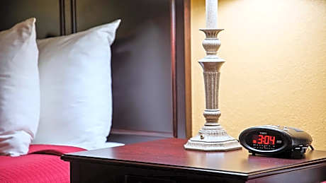 Queen Room with Spa Bath - Non-Smoking
