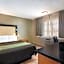 Rodeway Inn & Suites Portland West - Beaverton