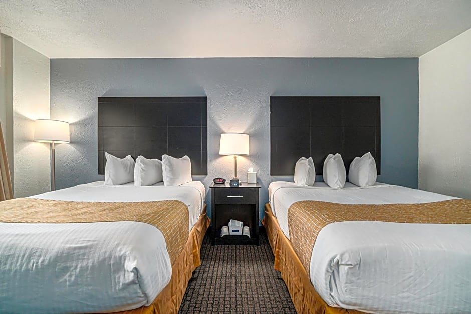 Travelodge by Wyndham Traverse City MI 