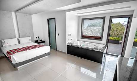 Suite with Hot Tub