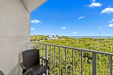 Standard One-Bedroom Suite with Ocean View