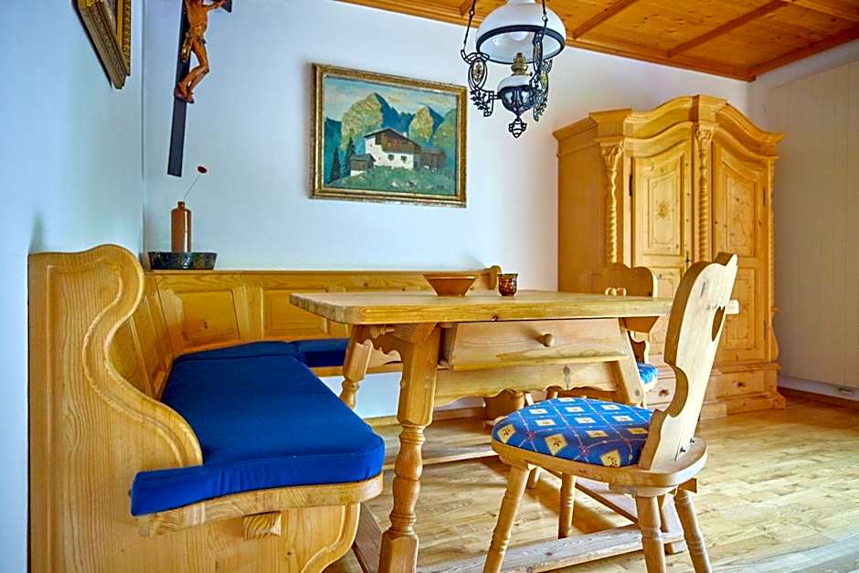 Alt Montafon Hotel Appartements by Pferd auf Wolke