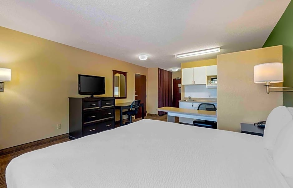 Extended Stay America Suites - Chicago - Gurnee