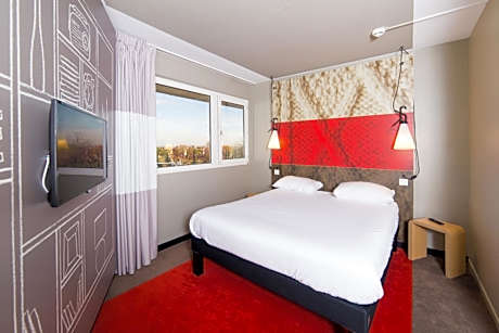 Standard Room with 1 double bed and 1 sofa