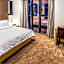 Ashton Hotel