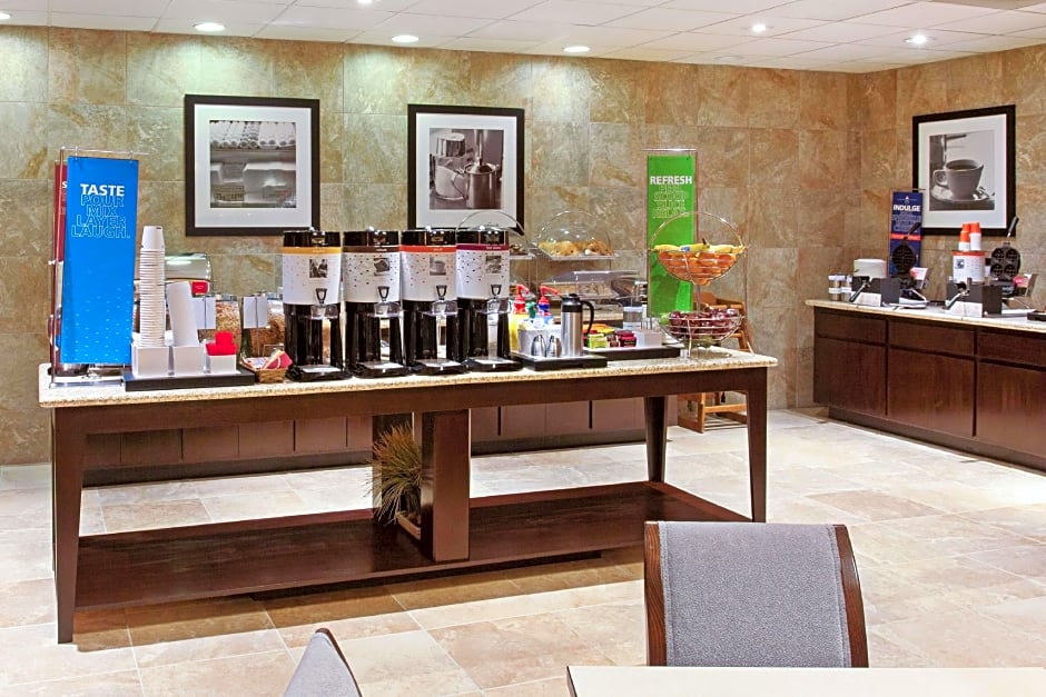 Hampton Inn & Suites Roseville – Roseville, CA