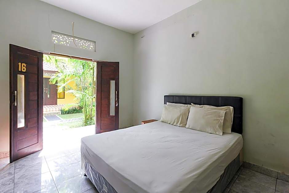 RedDoorz at Saren Anyar Homestay Lukluk