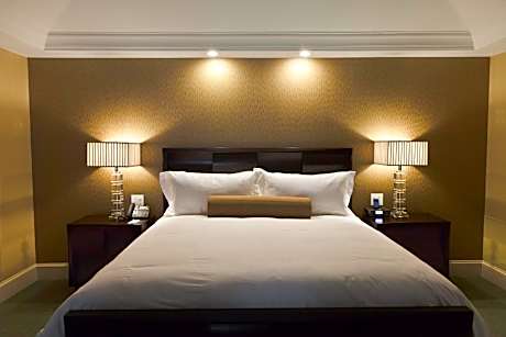 Deluxe King Suite