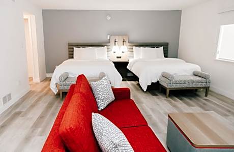 Deluxe Suite with Two Queen Beds - Non-Smoking