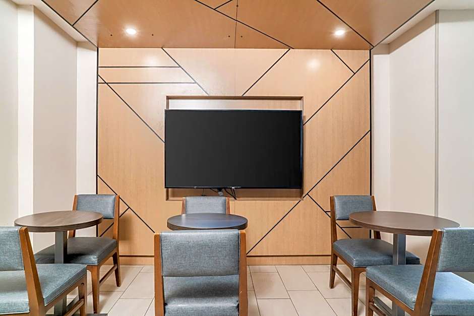 Holiday Inn Express & Suites San Diego Otay Mesa By IHG
