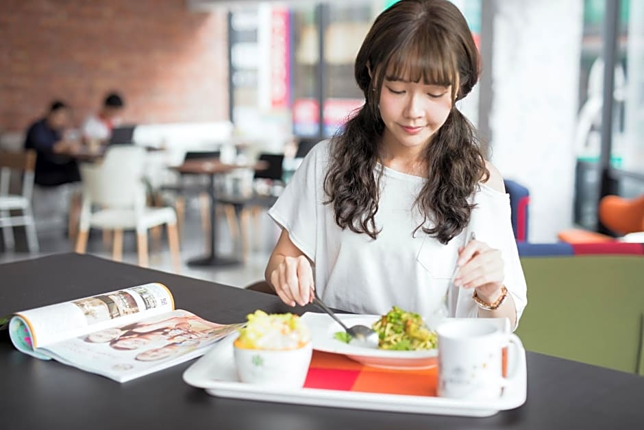 Single Inn - Kaohsiung Station