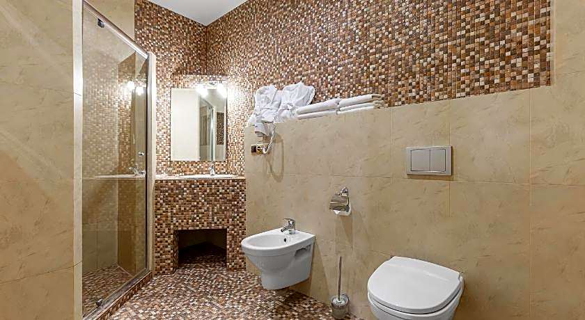 Ambassador Plaza Hotel