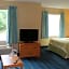 Days Inn & Suites by Wyndham Bridgeport - Clarksburg