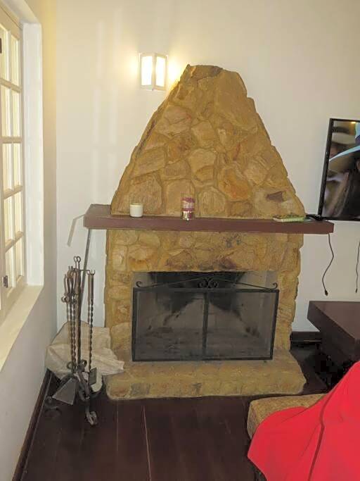 Linda casa em Mury,com riacho e lareira