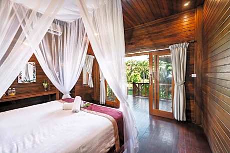 Wooden Bungalow with Garden View