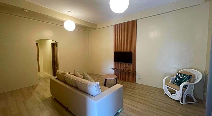 Red Knight Gardens Apartelle