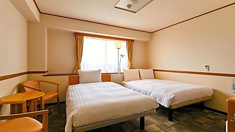Family Twin Room - Non-Smoking