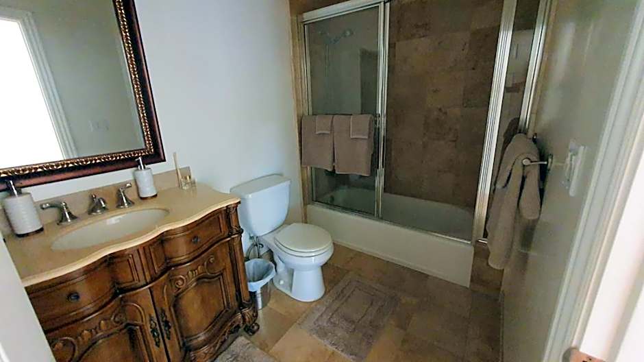 3 Bedroom Hollywood Gem