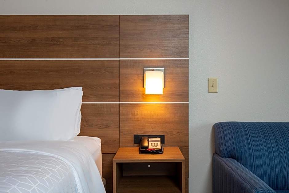 Holiday Inn Express And Suites Beloit By IHG