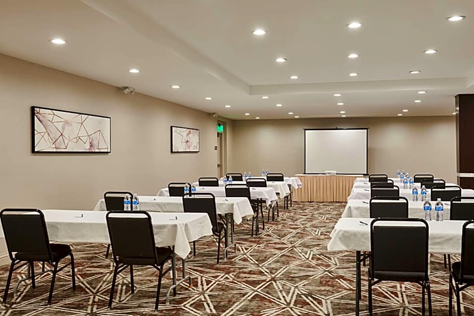 DoubleTree By Hilton Fullerton