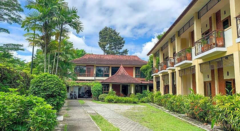 OYO 261 Sasono Putro Guest House