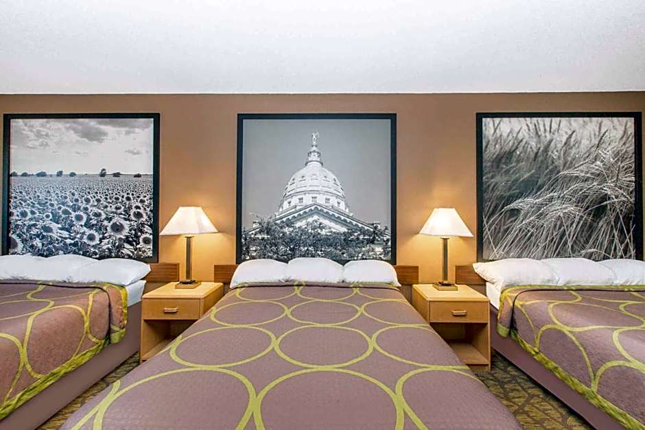 Super 8 by Wyndham Belleville